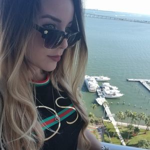 Meet your Posher, Alis